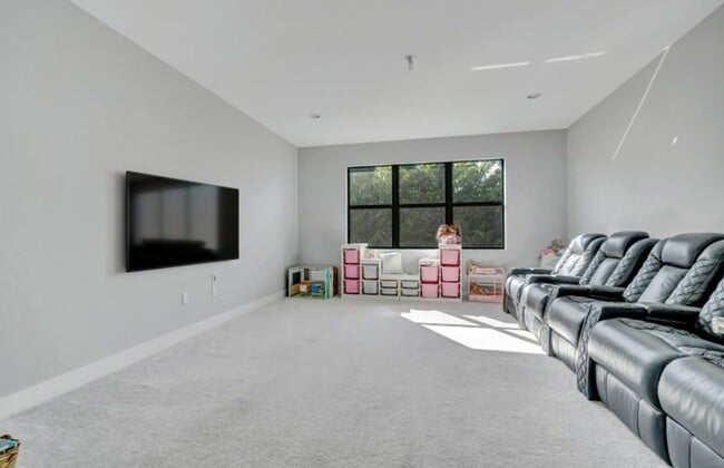 Building Photo - 17081 Five Waters Ave