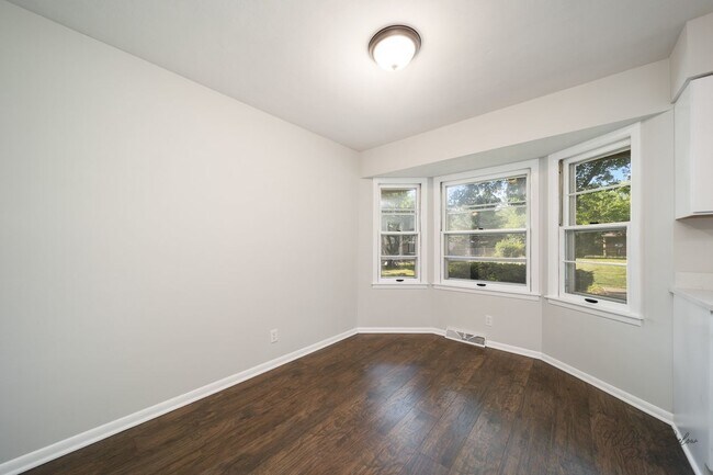 Building Photo - 4576 Pepper Dr