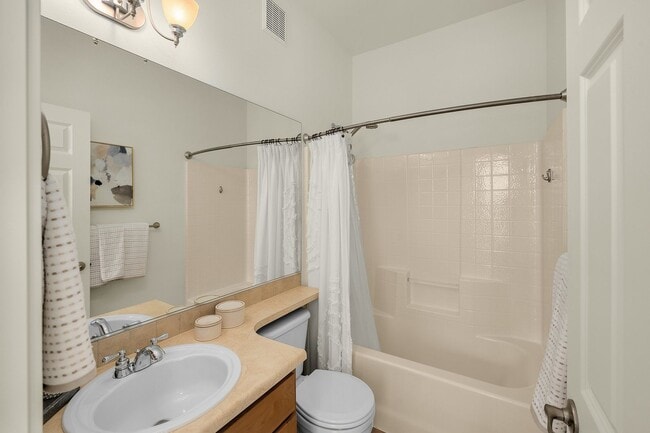 Building Photo - 2Bd/2Ba Issaquah Condo