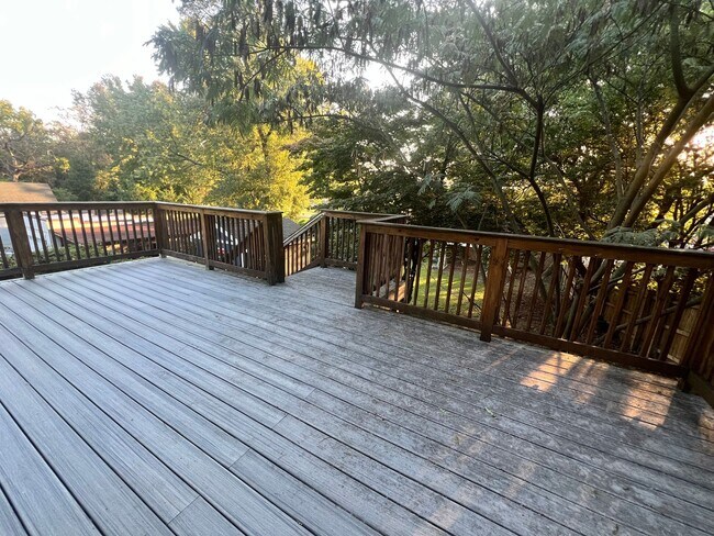 Building Photo - Stunning 4 BR/3.5 BA Single-Family Home in...
