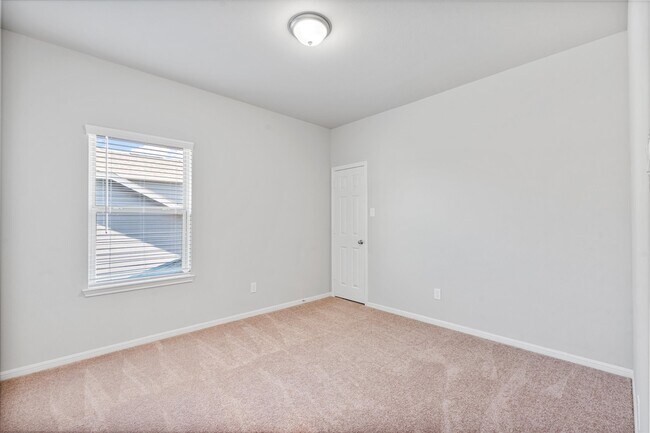 Building Photo - 10610 Scrub Oak Dr