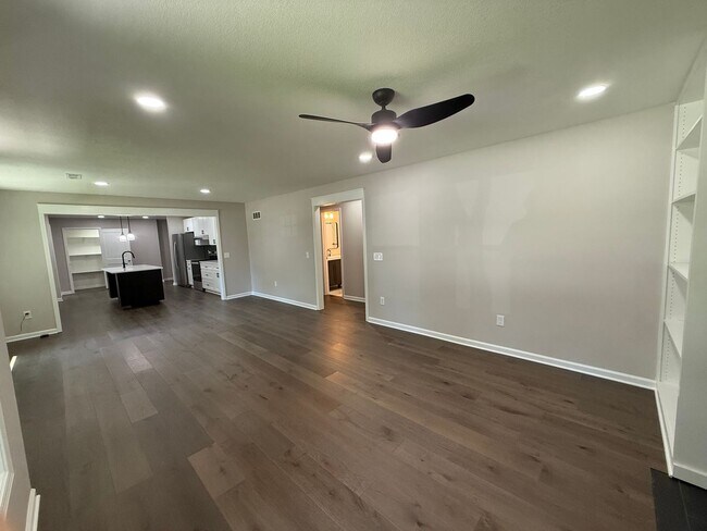 Building Photo - Westwood KS Renovated 3 Bed/2.5 Bath MainLevel Home with Attached Garage and Utilities w/Fee, Own...