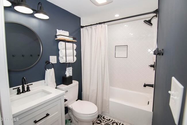 Building Photo - 4 Van Buren St