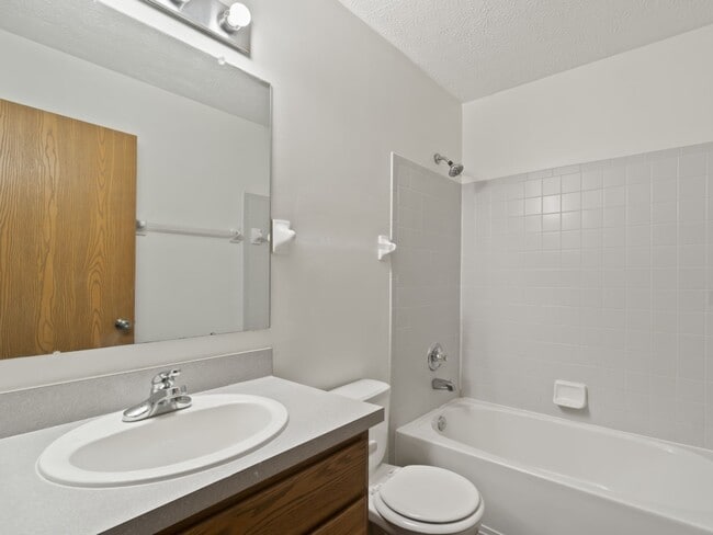 Building Photo - 2236 Golden Meadows St