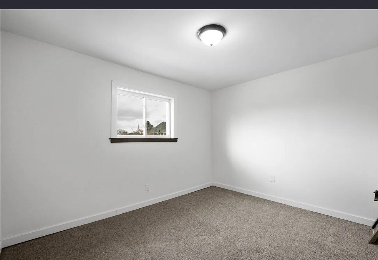 Building Photo - 143 Chalfont St