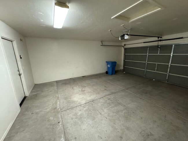 Building Photo - 3 Bedroom - 2 Bath - 2 Car Garage - Green Valley, AZ