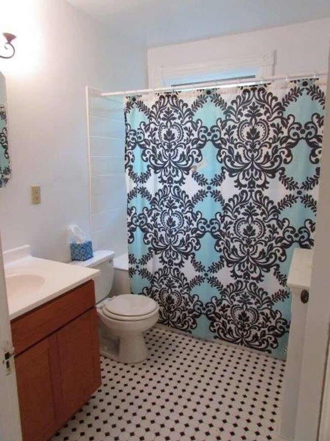 Building Photo - 1628 Winnebago St