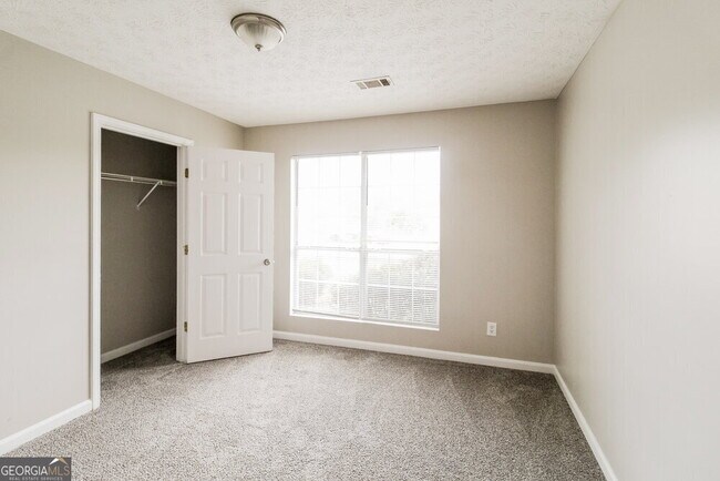 Building Photo - 6165 Leverett Dr