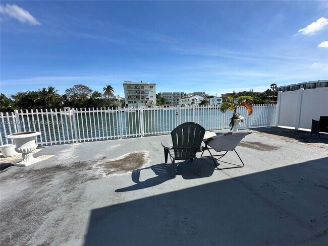 Building Photo - 8205 Crespi Blvd