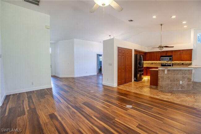 Building Photo - 9511 Cypress Dr N
