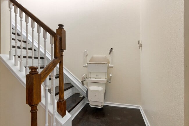 Building Photo - 5815 Clerkenwell Dr