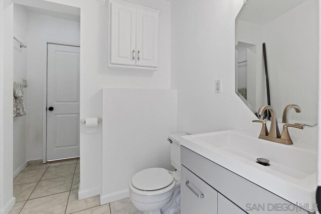 Building Photo - 10119 Grandview Dr