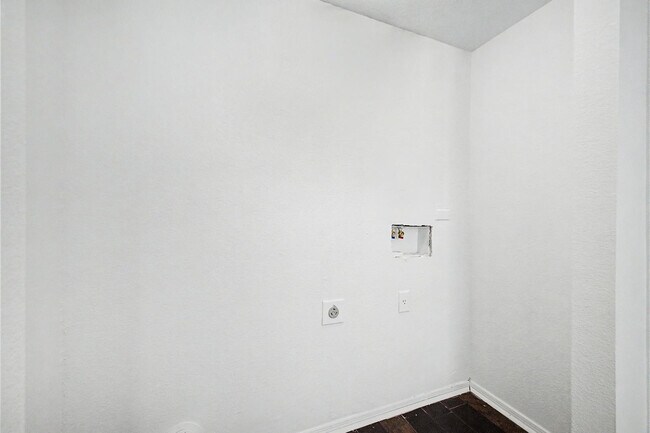 Building Photo - 1006 S Tiago Dr