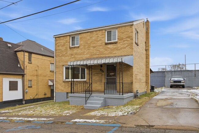 Building Photo - Newly renovated 3 bedroom all brick home in North Braddock!