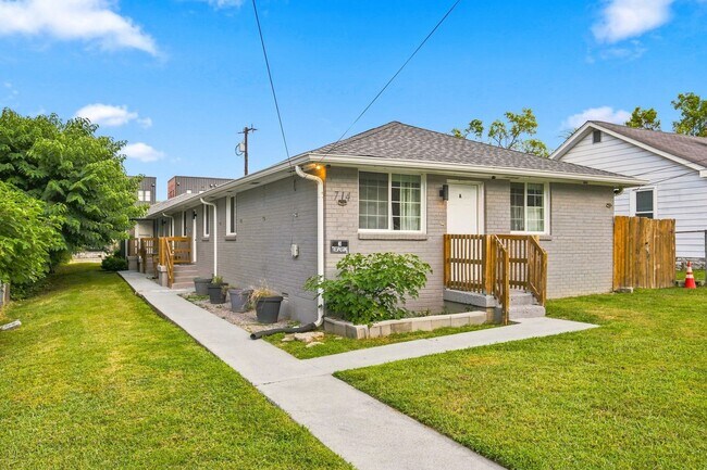 Building Photo - 714 27th Ave N