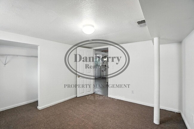 Building Photo - 822 Searles Rd