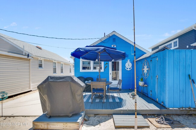 Building Photo - 28 11th Ln