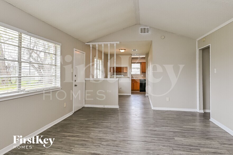 Building Photo - 4927 Kilkenny Dr