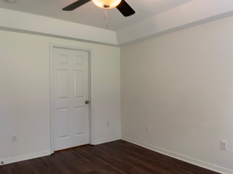 Building Photo - 5607 Tanagerlake Rd