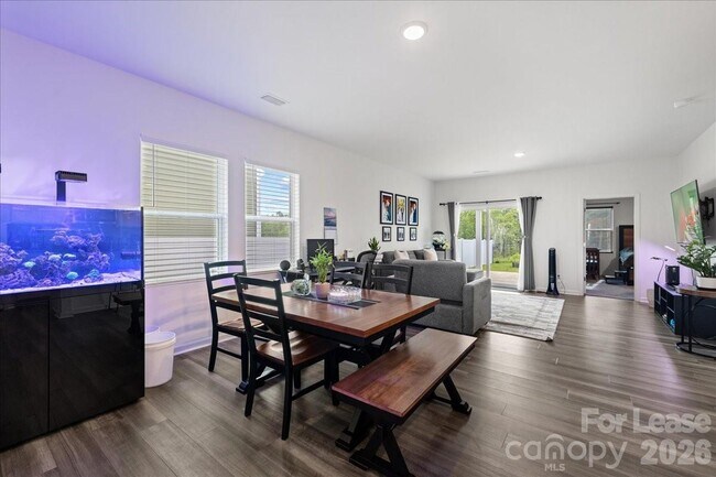 Building Photo - 144 Babbling Brk Dr