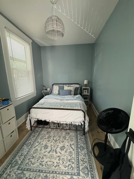 Building Photo - 900 Clarks Ln