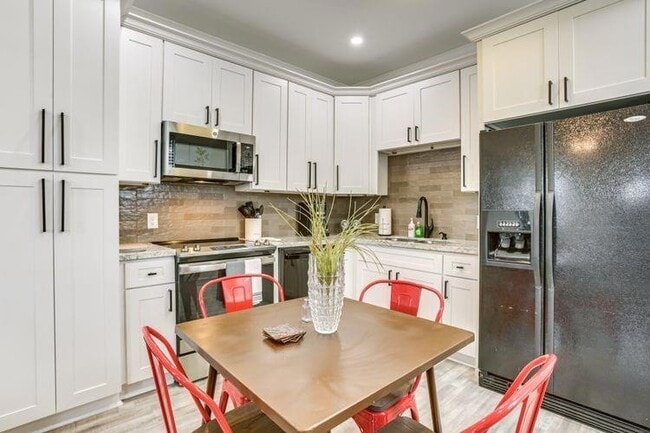 Building Photo - 2102 Philip St