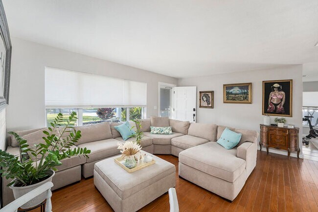 Building Photo - Single Family Home in Sunny Park Groves