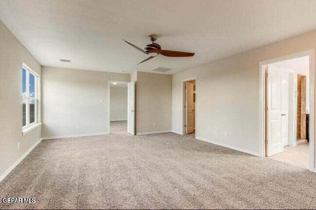 Building Photo - 657 La Entrada Cir