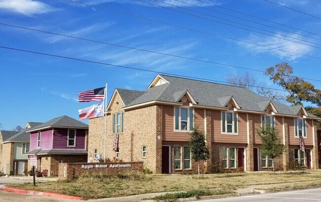 Building Photo - 903 Balcones Dr