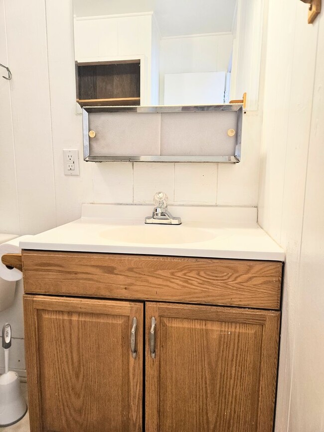 Building Photo - Lower Nuuanu 3 Bedroom 1.5 Bathroom Quiet ...