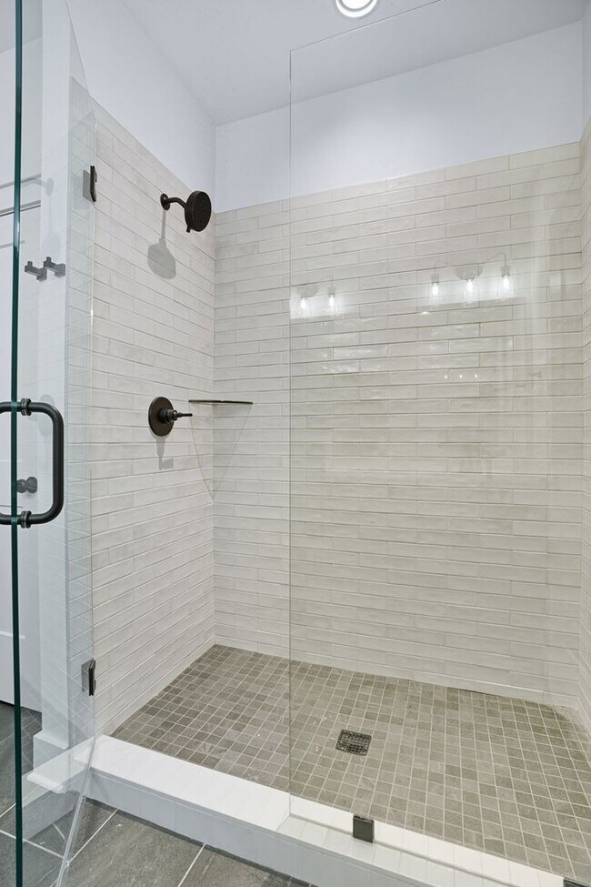 Building Photo - FOR LEASE- 4 BED 3 BATH SINGLE-FAMILY HOME IN LEBANON!