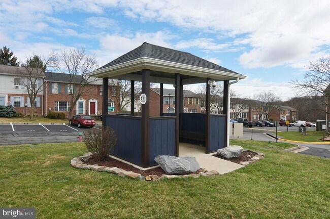 Building Photo - 311 Willowbrook Ct