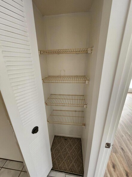 Linen Closet - 517 Dotterel Rd