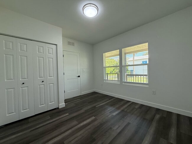 Building Photo - 823 Madison St