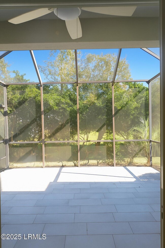 Building Photo - 10 Nightingale Ln