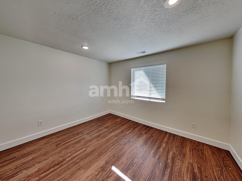 Building Photo - 1279 N Wagon Wy