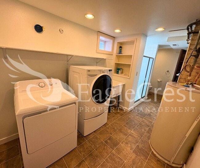 Building Photo - Beautifully Renovated Historic 3 Bedroom Home