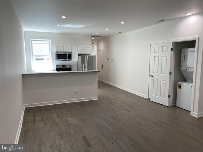 Building Photo - 528 N 34th St