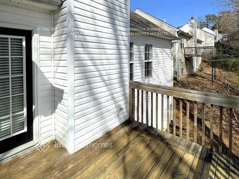 Building Photo - 695 James Ridge Dr