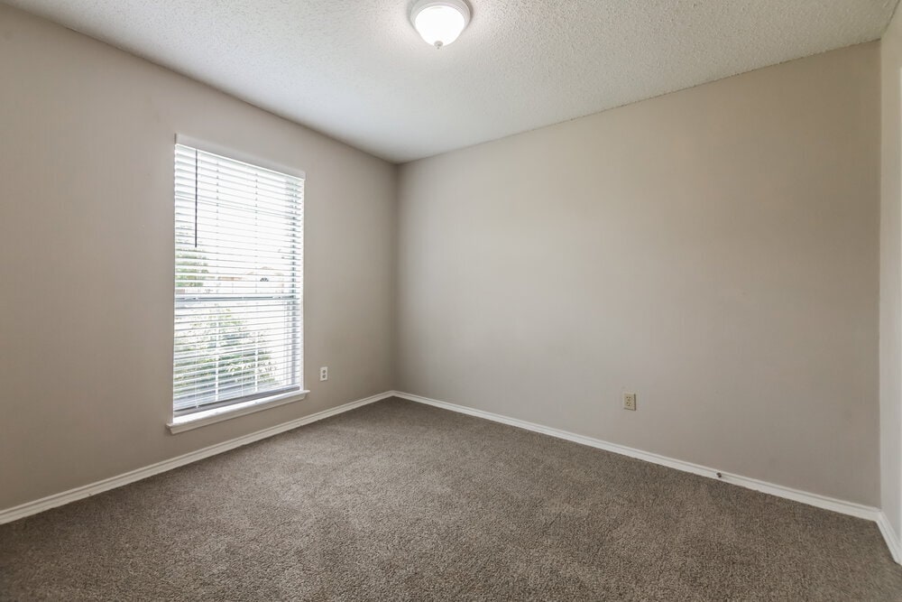 Building Photo - 2524 Park Valley Dr