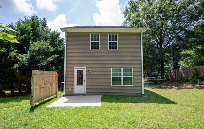 Building Photo - Welcome to this spacious 4-bedroom, 2.5-ba...