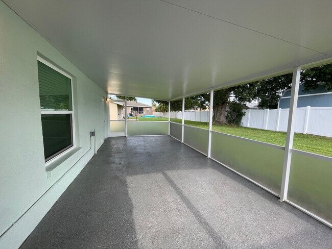 Building Photo - Adorable Apollo Beach Home for Rent   Brin...