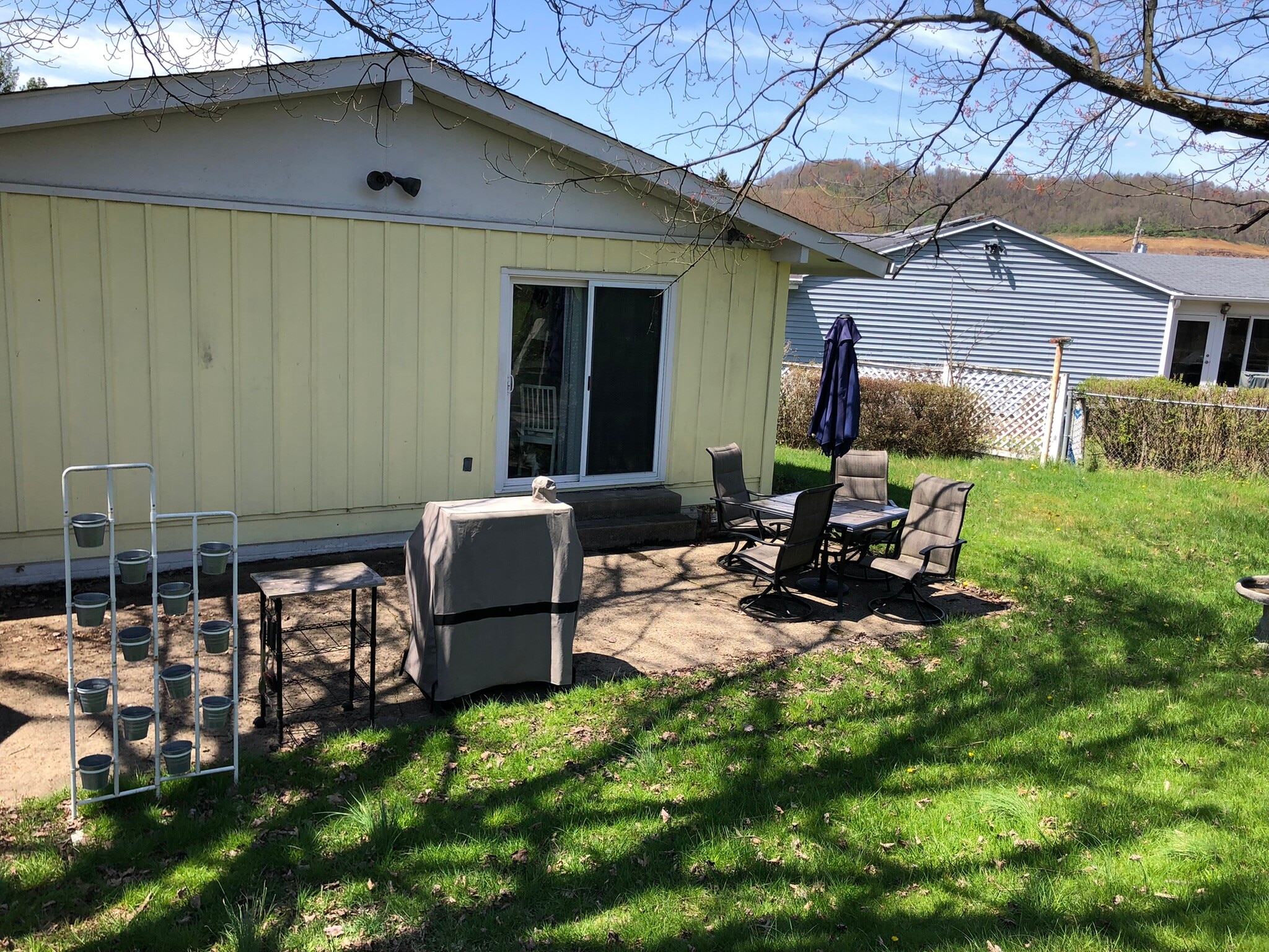 Building Photo - 463 Lawnview Cir