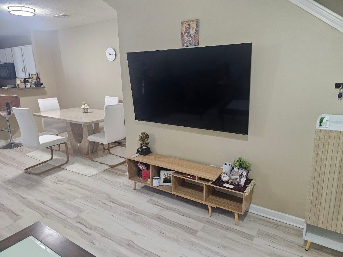 Building Photo - 572 Bradburn Village Cir