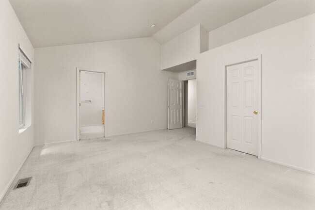 Building Photo - 2021 Falcon Ridge Dr
