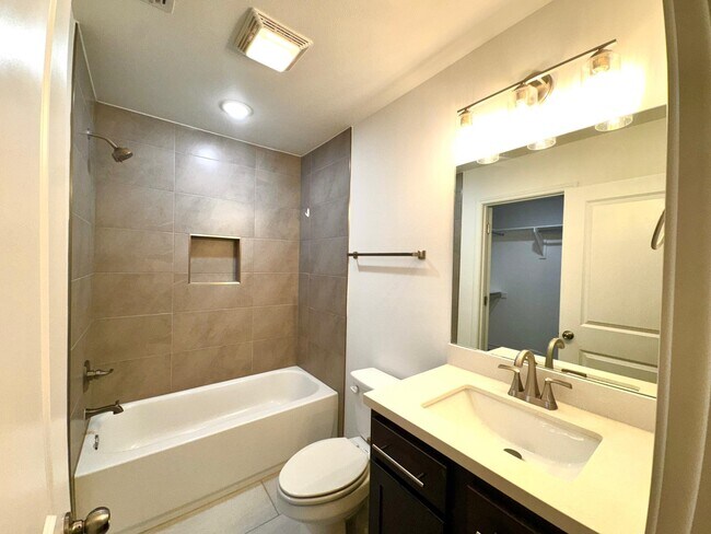 Building Photo - 9913 Kaspar Dr