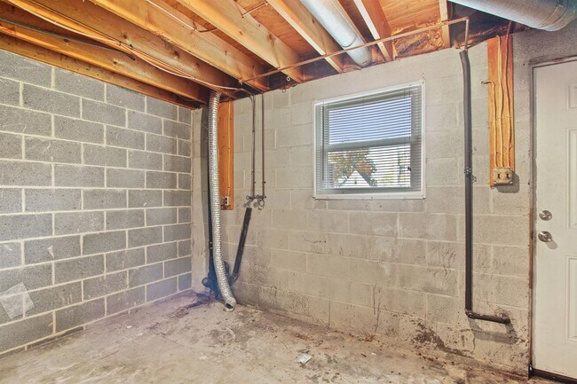 Building Photo - Bright 2BR Townhome in Dallastown School District!