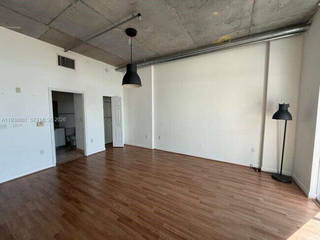 Building Photo - 2100 Van Buren St