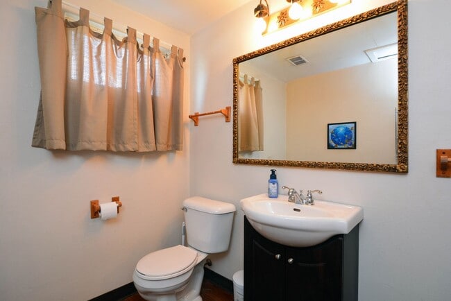 Building Photo - Charming 3 Bed, 1.5 Bath Home in Richfield – Private Yard, Garage & Prime Twin Cities Access