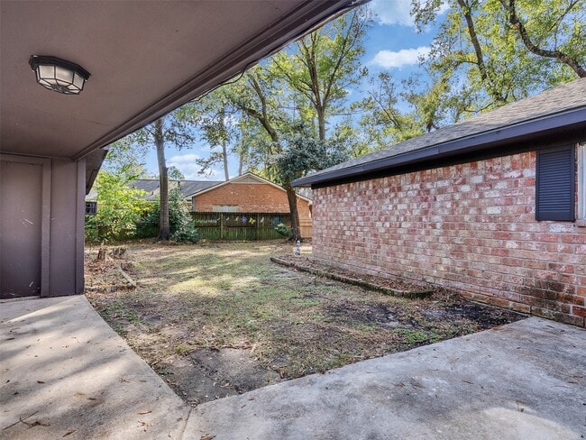 Building Photo - 3202 Lakehaven Dr